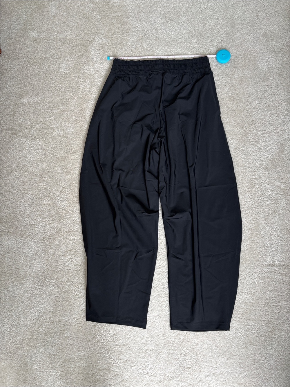 Like New Old Navy SleekTech Barrel Leg Pants in Black Size Small - Picture 3 of 5